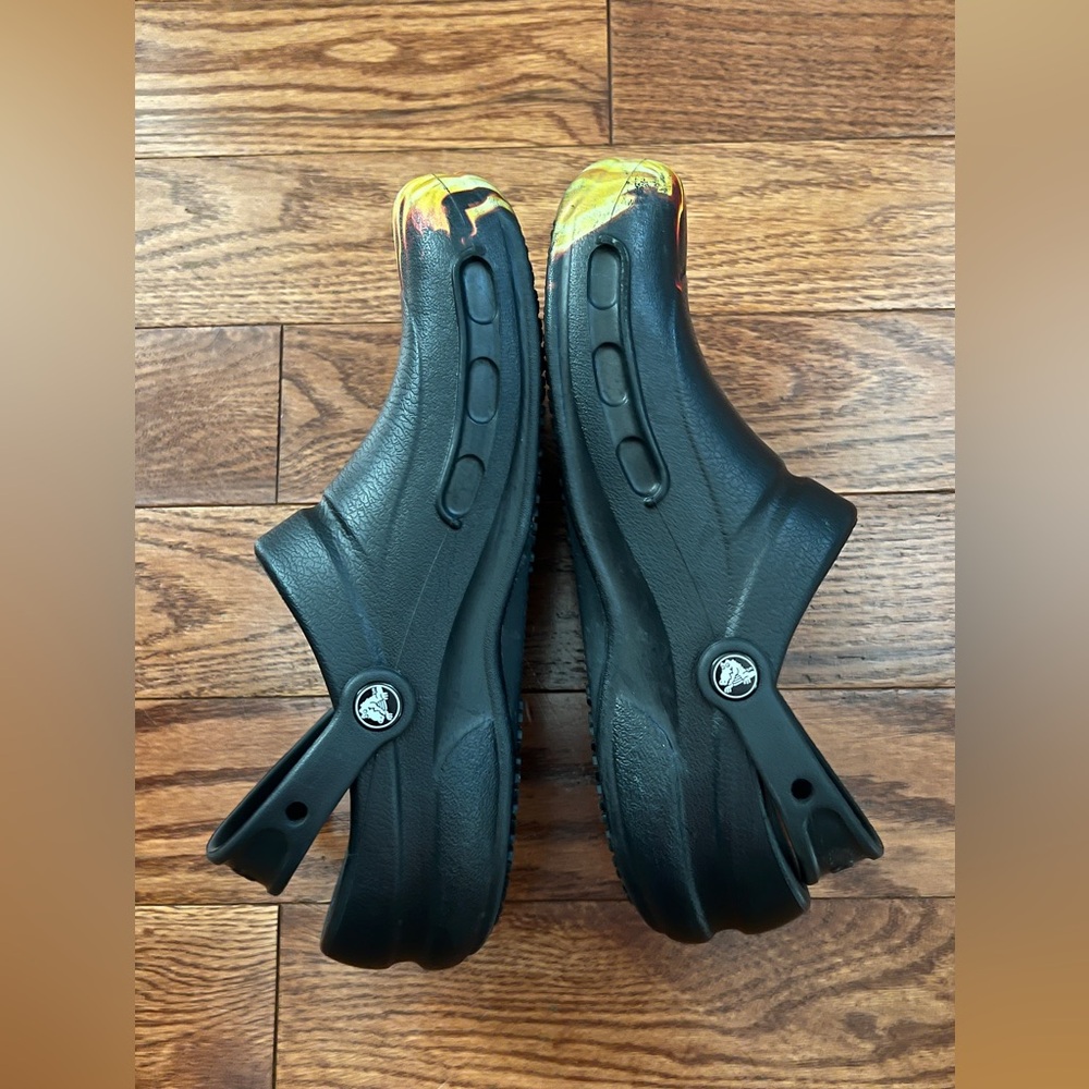 CROCS Bistro Graphic Flame 🔥 Slip Resistant Unisex Clogs Sz M 8  W10 - Picture 3 of 8